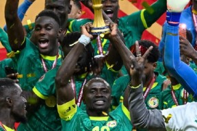 开云官方在线-非洲球员在擂台上大放异彩，引领球队冲向胜利()