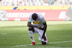 开云体育在线-门兴格拉德巴赫再造传奇，晋级下一轮()